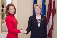 Saeimas priekšsēdētāja ar Igaunijas ārlietu ministri pārrunā kaimiņvalstu sadarbības aktualitātes