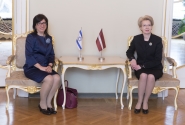 Saeimas priekšsēdētāja Ināra Mūrniece tiekas ar Izraēlas vēstnieci