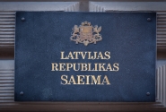 Saeimas priekšsēdētāja aicina Saeimu atteikties no sesiju pārtraukuma un strādāt līdz referendumam 