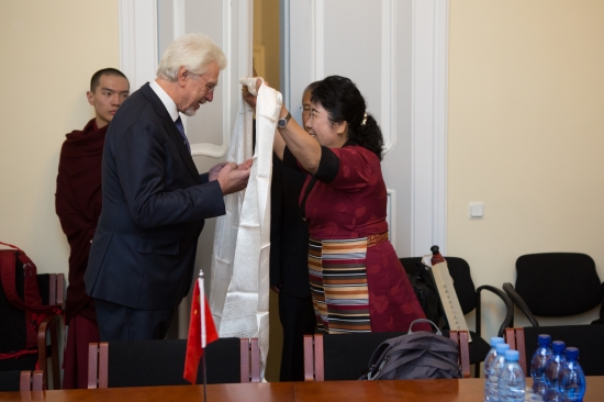  Ojārs Ēriks Kalniņš tiekas ar Ķīnas Tautas Republikas delegāciju Tibetas kultūras apmaiņas jautājumos