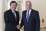 Gundars Daudze ar jauno Taizemes vēstnieku pārrunā iespējas paplašināt ekonomisko sadarbību