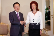 Saeimas priekšsēdētāja ar Dienvidkorejas parlamenta priekšsēdētāju pārrunā vēstniecības izveides iespējas Rīgā