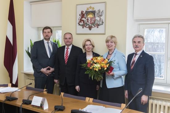 Saeimas Prezidijs pateicas Karinai Pētersonei par darbu Saeimas Administrācijas ģenerālsekretāres amatā