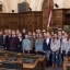 Rīgas Pļavnieku pamatskolas skolēni iepazīst Saeimas darbu