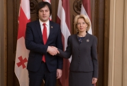 I.Mūrniece un I.Kobahidze paraksta memorandu par Latvijas un Gruzijas stratēģisko partnerību