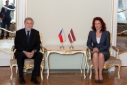 Solvita Āboltiņa ar Čehijas vēstnieku pārrunā sadarbību Eiropas Savienībā