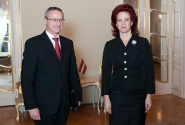Solvita Āboltiņa ar Ungārijas vēstnieku pārrunā ES prezidentūras pieredzes pārņemšanu
