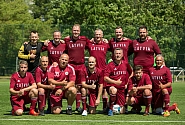 Saeimas deputāti futbola spēlē tiekas ar Apvienotās Karalistes valdības ierēdņu komandu 