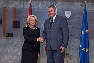 Ināra Mūrniece pateicas Slovēnijai par dalību NATO kaujas grupā Latvijā