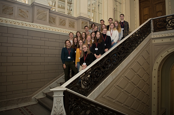 Rīgas Valsts 2.ģimnāzijas skolēni apmeklē Saeimu skolu programmas "Iepazīsti Saeimu" ietvaros 