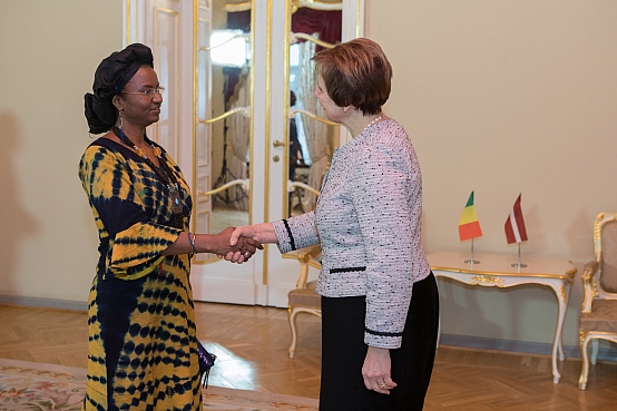 Dagmāra Beitnere-Le Galla tiekas ar Mali vēstnieci