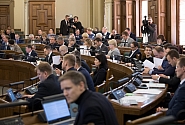 Saeima pieņem likumu par pasākumiem Covid-19 izraisītās krīzes pārvarēšanai 