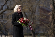 Ināra Mūrniece Komunistiskā genocīda upuru piemiņas dienā aicina atcerēties notikušo un saglabāt spēku
