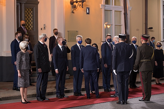 Saeimas priekšsēdētāja piedalās Francijas prezidenta oficiālajā sagaidīšanas ceremonijā