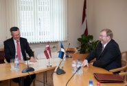 Saeimas deputāti aicina Baltijā rīkot kopīgus militāros iepirkumus