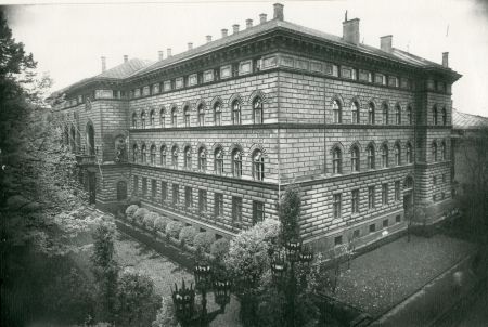 Saeimas nams, 1932. gads